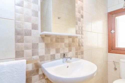 a bathroom with a sink and a toilet at Can Pedro Ros in S'Illot