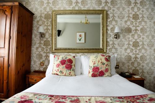 Old Hall Hotelにあるベッド