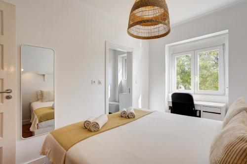 Bright Tailor Made Flat with AC in Areeiro