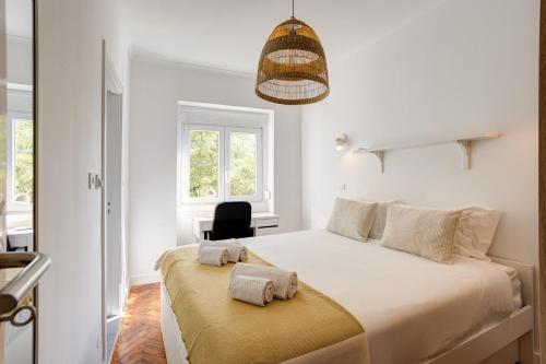 Bright Tailor Made Flat with AC in Areeiro