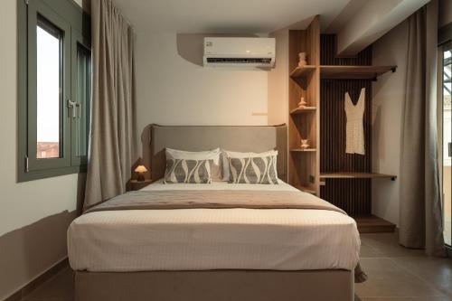 Plateia Rooftop Suite with Sea & City Views By MindYourVilla