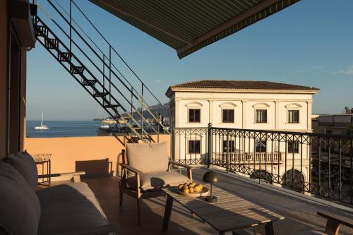 Plateia Rooftop Suite with Sea & City Views By MindYourVilla