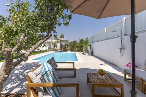 #373 Charming 3BR Villa with Spacious Garden & BBQ