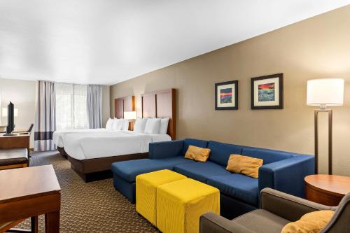 a hotel room with a couch and a bed at Comfort Inn & Suites Midtown in Ruidoso