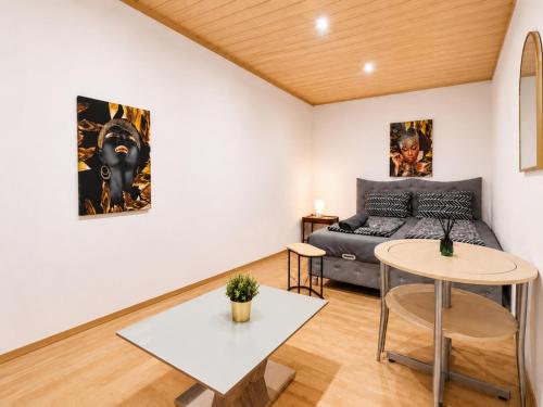 Comfortable 4BR Apt for 12 Close to FAC Platz