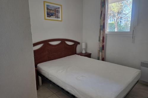 Air-conditioned apartment with pool near the coves