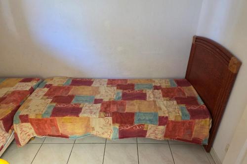 Air-conditioned apartment with pool near the coves
