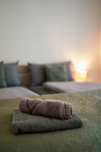 a rolled up towel on top of a bed at PrimeBnb Am Marktplatz in Bad Hersfeld