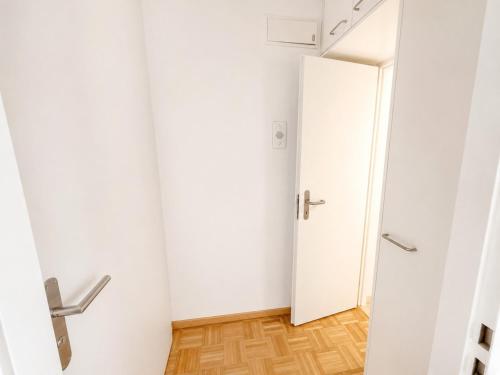 Cute Studio Next to Museum of Art - Art 9