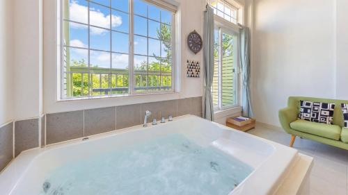 a large bath tub in a room with a window at Gangleung laimbichipensyeon in Gangneung