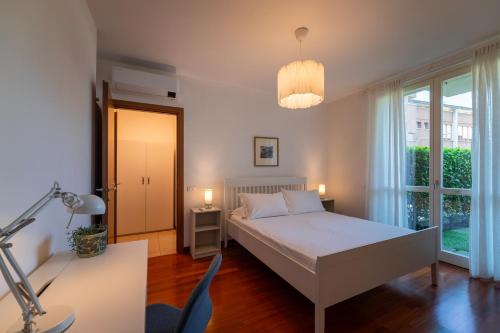 a bedroom with a bed and a desk and a lamp at Bellagio Breva in Bellagio