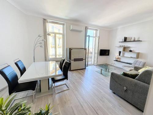 ROL2 - Beau 2 pièces avec balcon et vue mer latérale