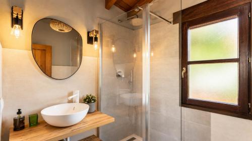 a bathroom with a sink and a shower at Villa Costa Cue in Cue