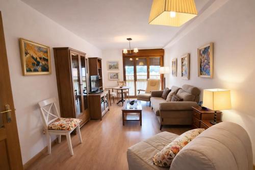 a living room with a couch and a table at Apto Marita – Nueva de Llanes cerca de la Playa in Nueva de Llanes