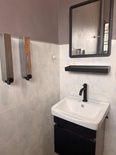 a bathroom with a sink and a mirror at Homestay Permai Inn in Temerloh