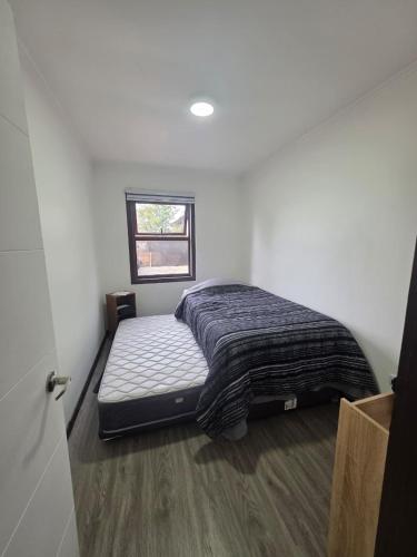 a bedroom with a bed in the corner of a room at Casa en Lanco in Lanco
