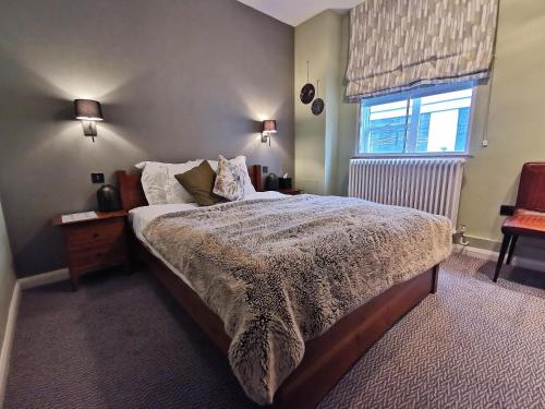 a bedroom with a large bed and a window at Hammersmith Belle in London
