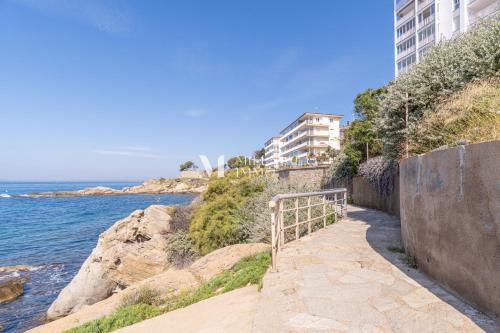 Milenial Immo - Seafront Apartment with Pool & Parking in Roses
