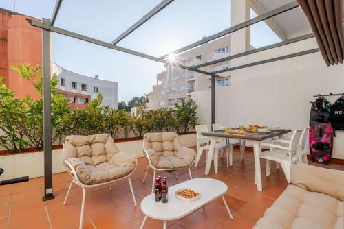 Seabreeze Duplex – Beach & Terrace
