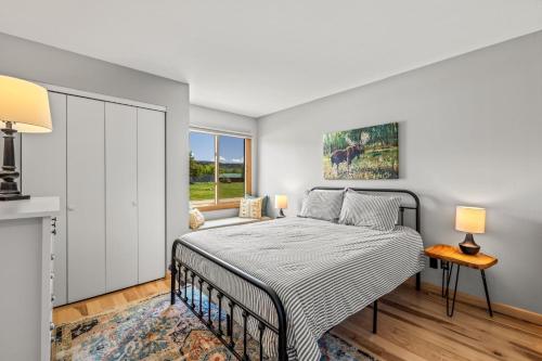 a bedroom with a bed and a window at Wintersong in Clark