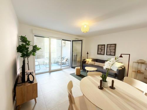 INFINICE AP4514 by Riviera Holiday Homes