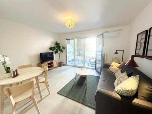 INFINICE AP4514 by Riviera Holiday Homes