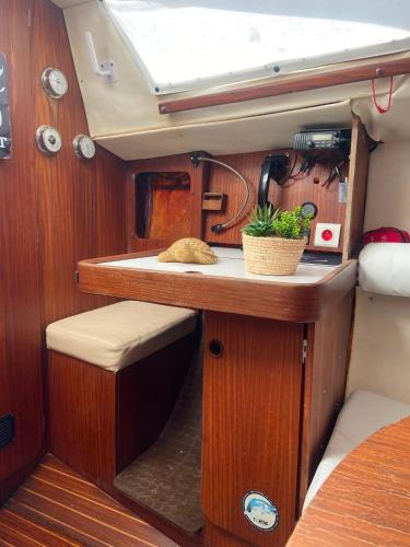 a small kitchen in the back of a boat at The Happy Sailor in Viana do Castelo