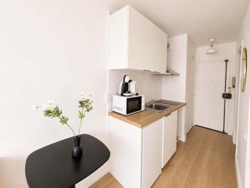 Studio Cosy avec terrasse Metro Pereire 2p
