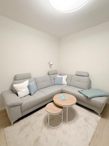 a living room with a couch and a table at Ferienwohnung Knut in Lütjenbornholt
