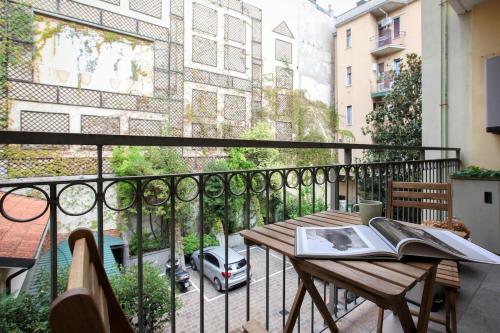 HACCA Collection - Bright 1BR with Balcony - Iconic Ticinese District