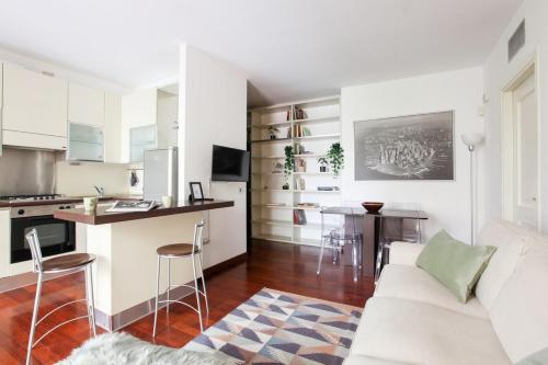 HACCA Collection - Bright 1BR with Balcony - Iconic Ticinese District