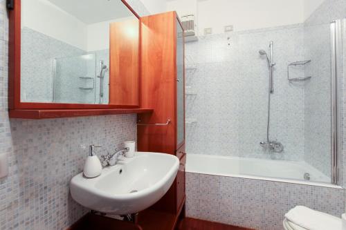 HACCA Collection - Quiet 1BR with balcony - San Lorenzo & Navigli