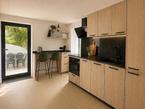 Calheta Suite Jardim - Adults-only suite with a freestanding bathtub and garden view