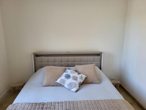 a bedroom with a bed with two pillows on it at Le Refuge du Phare in Saint-Vivien-de-Médoc