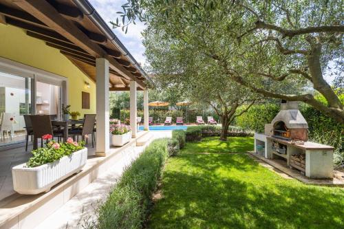 Villa Ladonja by Villa Plus