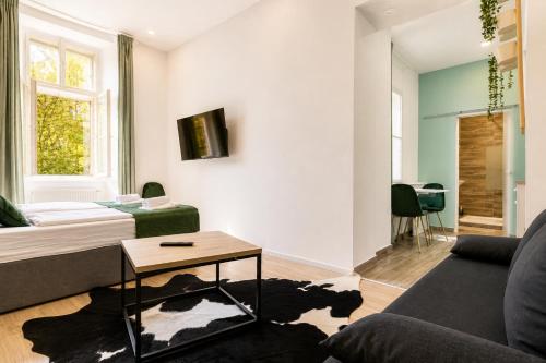 Shopping Paradise 9BR Complex Ideal for 22 People