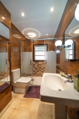a bathroom with a white sink and a toilet at Classic Can Jeroni in Figueres