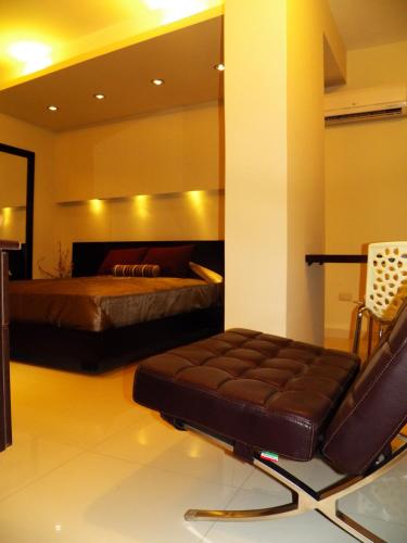 a bedroom with a bed and a chair in it at Business Class Prims Hotel in Jaén