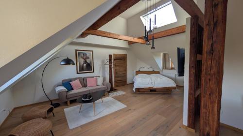 a attic bedroom with a bed and a tv at Das Fichtelgut in Wunsiedel