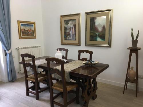 a dining room with a table and chairs at Atmosfera d'Arte - Private parking in Orvieto