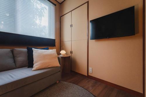 12 Min to Shibuya, Easy Train Access, Sleeps 6