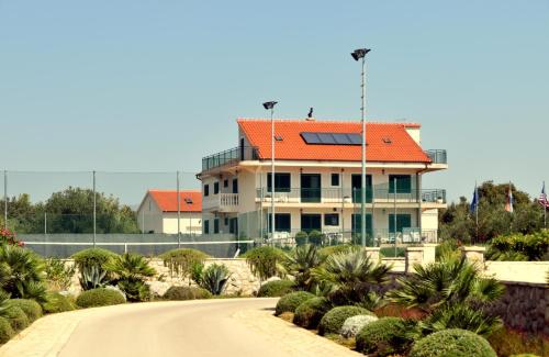 Americana Luxury Apartments