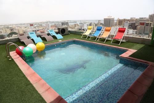 Kolam renang di atau dekat dengan Hôtel Fleur de Lys Plateau