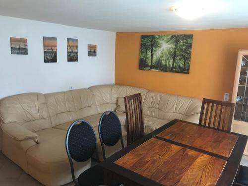 a living room with a couch and a table at Landhaus Oma Gretel - Nossen, Siebenlehn, Freiberg, Meißen, Dresden, Chemnitz 