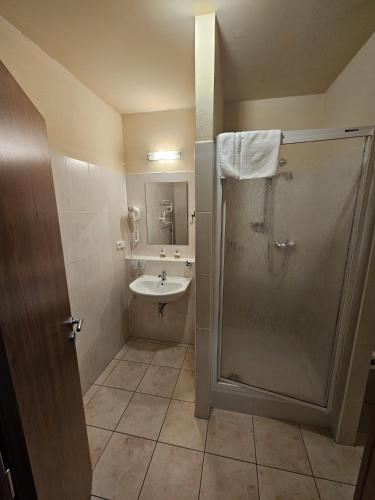 a bathroom with a shower and a sink at Pokojíček 512 in Lázně Luhačovice