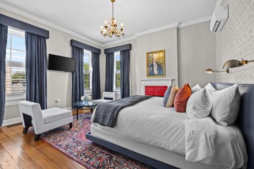 a bedroom with a large bed and a chandelier at The Germantown Inn in Nashville
