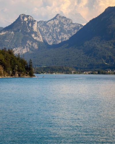 a large body of water with mountains in the background at Arnestgut in Strobl