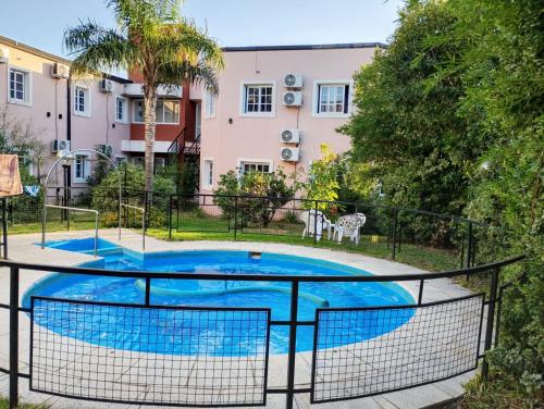 Hotel Queguay tesisinde veya buraya yakın yüzme havuzu