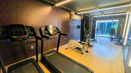 a room with a gym with a treadmill at W Tambaú Apart Hotel in João Pessoa