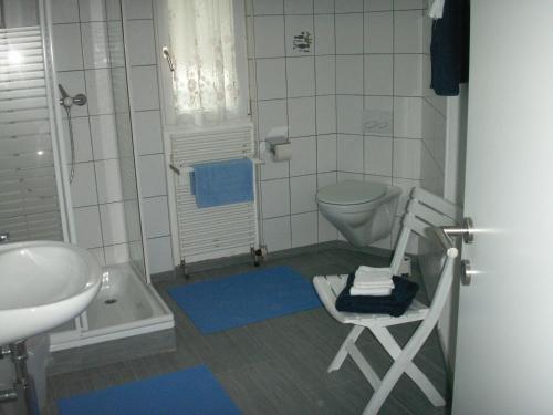 Phòng tắm tại Don Camillo Gästehaus